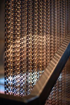 12x24mm Chain Size Aluminium Chain Fly Screen with 60% Open Area and 1.2mm Wire Diameter for Effective Fly Control